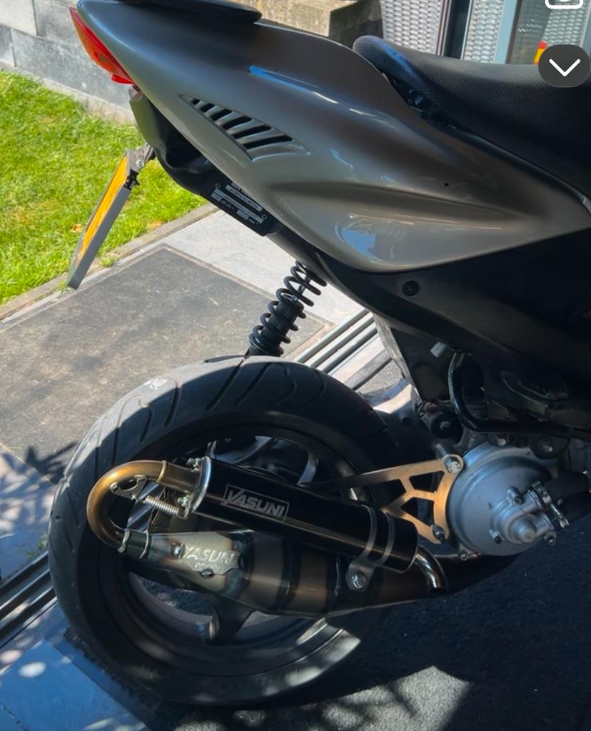 Yasuni C21 uitlaat Minarelli Horizontaal - Zo goed als nieuw, Fietsen en Brommers, Brommeronderdelen | Scooters, Ophalen, Zo goed als nieuw