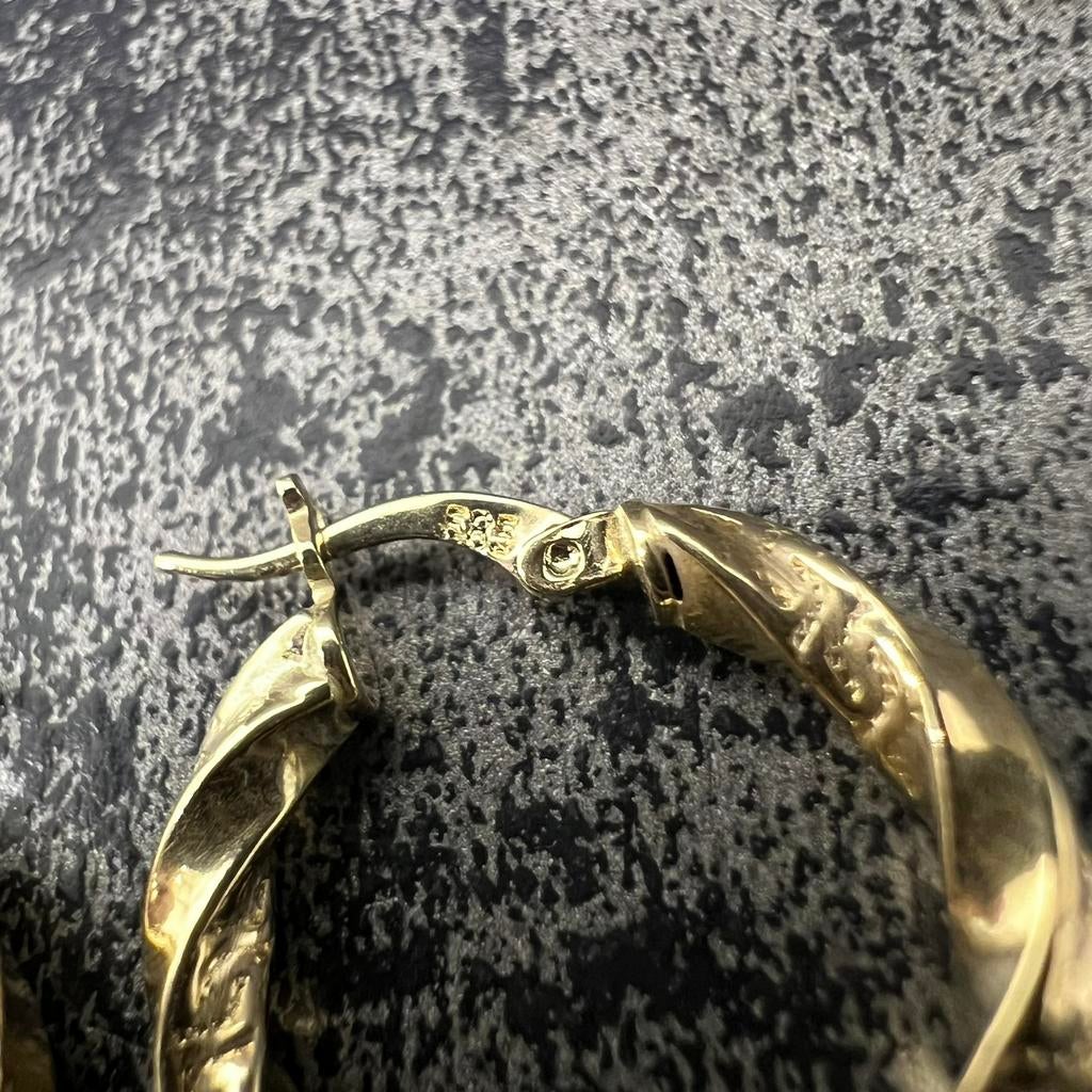 14 karaat gouden oorbellen nieuw creolen wokkels, Sieraden, Tassen en Uiterlijk, Oorbellen, Ophalen of Verzenden, Zo goed als nieuw