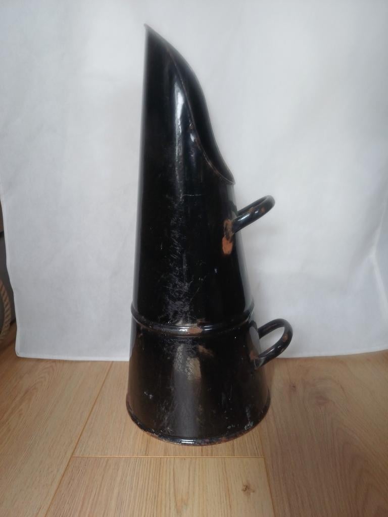 Zwarte kolenkit met handvatten, Ophalen