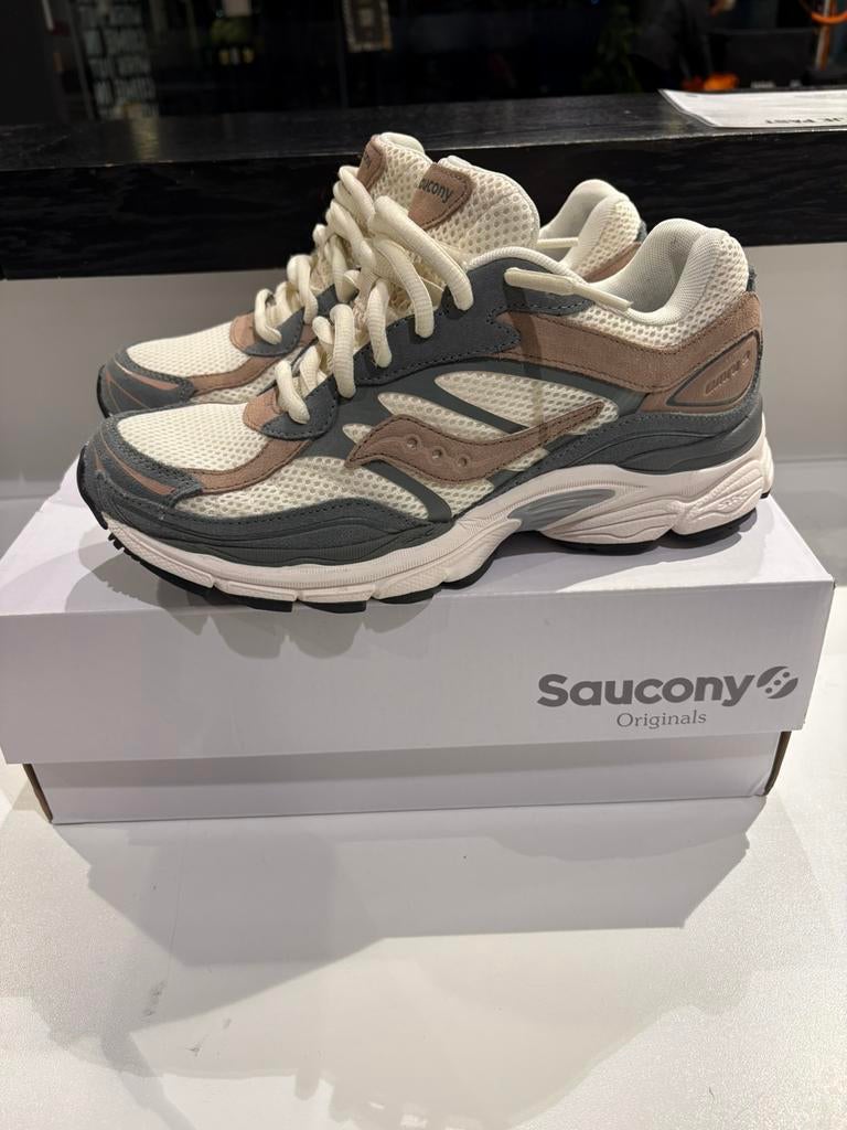 Saucony progrid 9 Green Mokka Off white 42 ALS NIEUW, Ophalen of Verzenden, Zo goed als nieuw, Overige kleuren