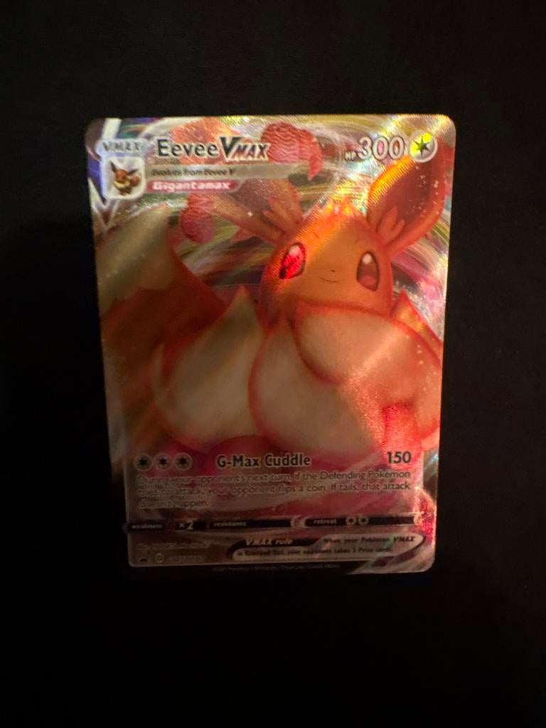 Pokémon Eevee VMAX kaart, Hobby en Vrije tijd, Verzamelkaartspellen | Pokémon, Ophalen of Verzenden, Gebruikt, Losse kaart, Foil