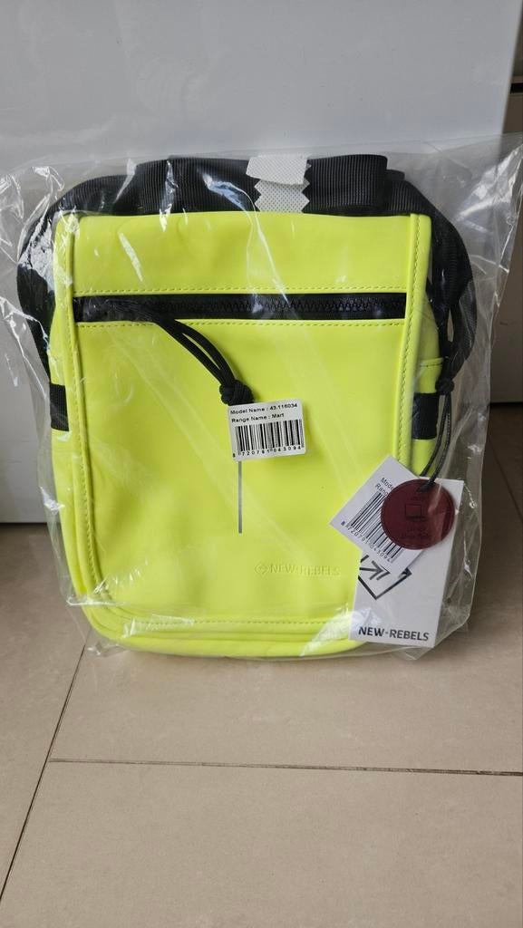 New Rebels schoudertas neon geel - Nieuw, Ophalen of Verzenden, Nieuw, Geel, Overige merken