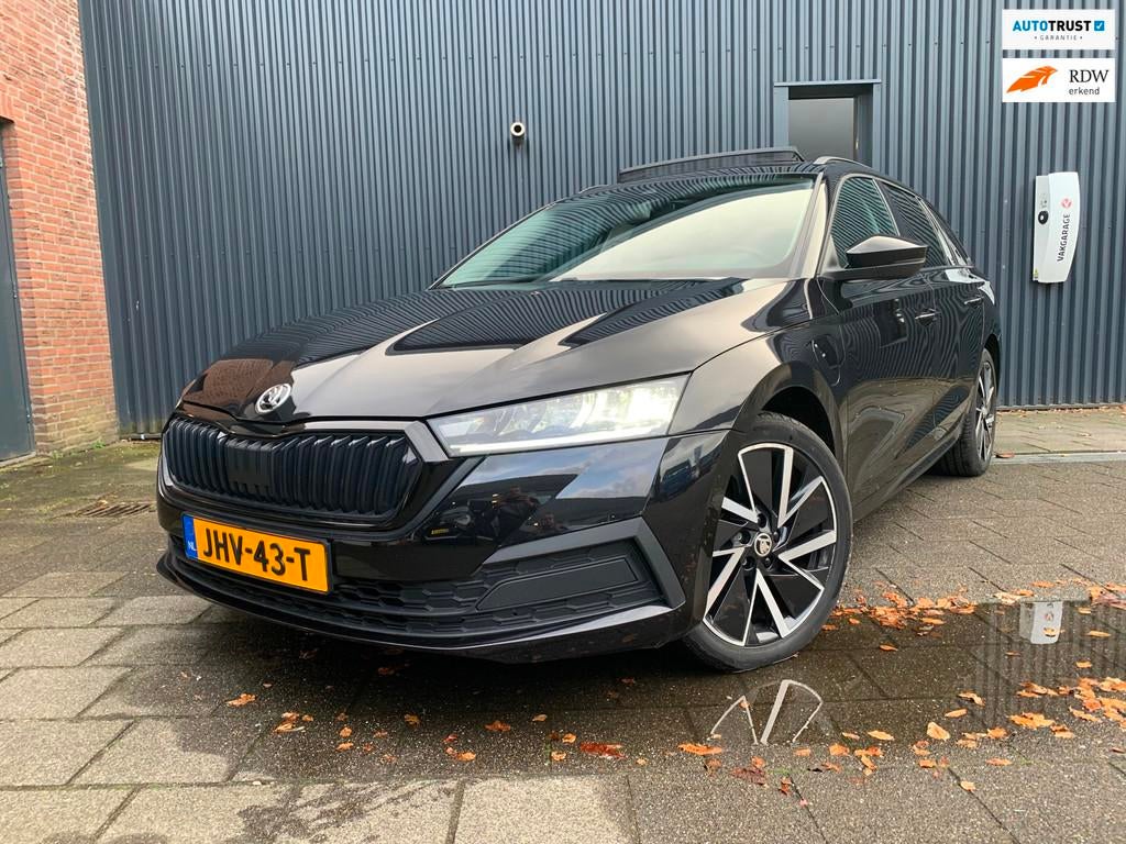 Skoda Octavia Combi 1.4 TSI iV PHEV Business Edition Plus, P, Auto's, Skoda, Stof, Gebruikt, Adaptive Cruise Control, Zwart