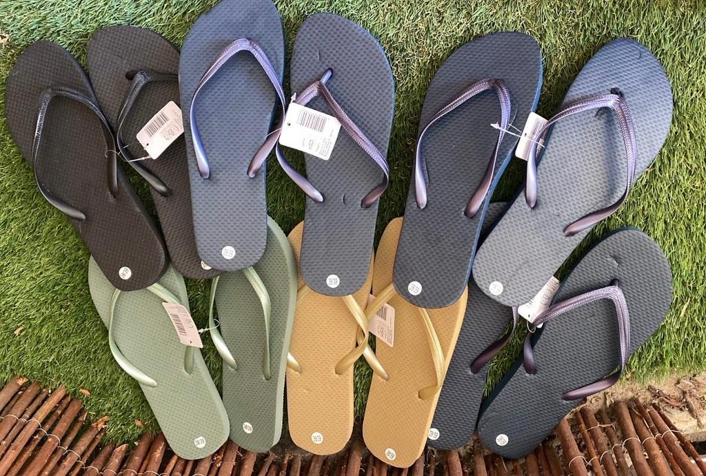 Partij 100 Nieuwe Slippers - Diverse Maten 36-45, Ophalen of Verzenden, Nieuw, Slippers