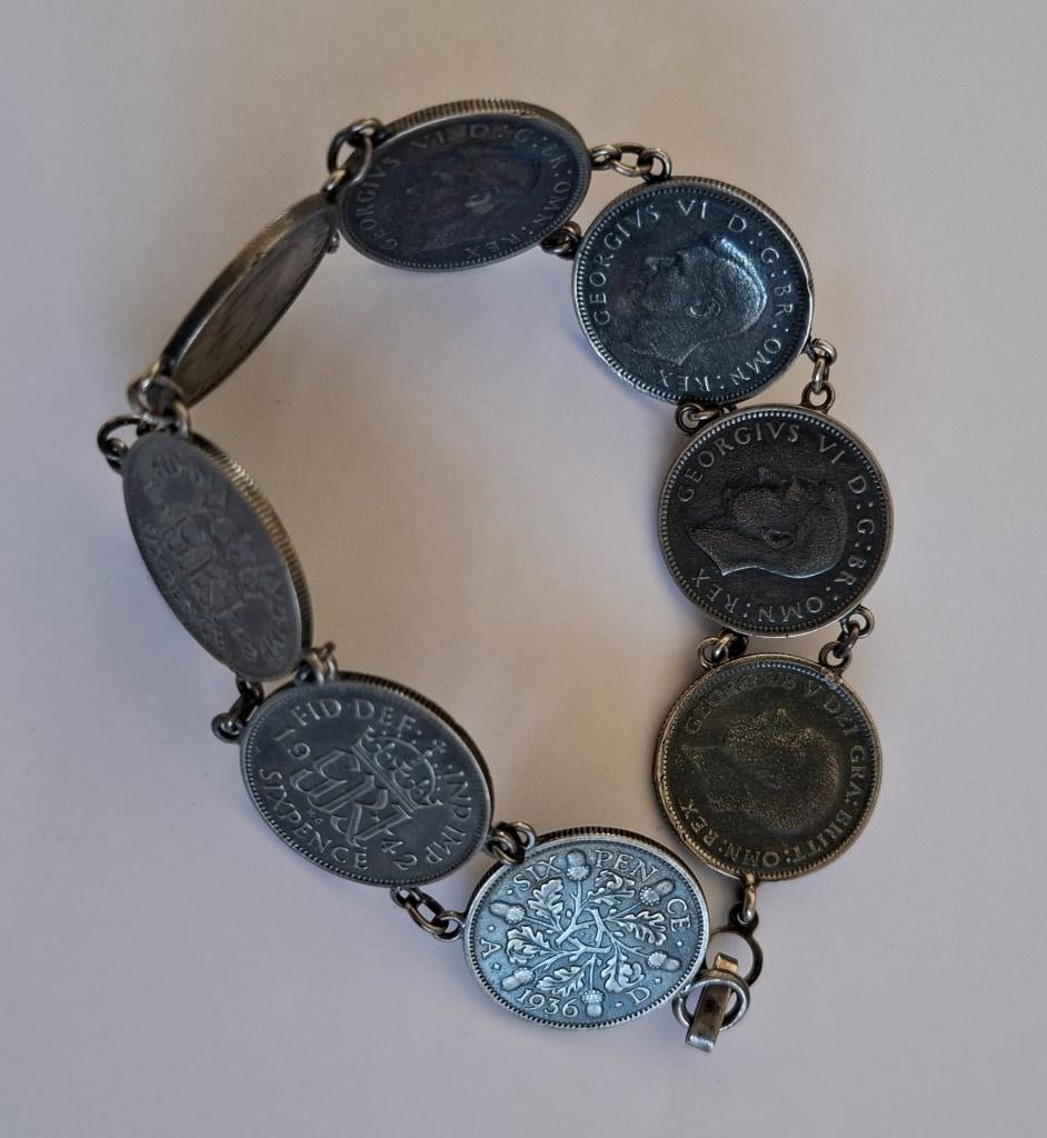 Zilveren muntarmband Six Pence Engeland ca. 1944, Sieraden, Tassen en Uiterlijk, Armbanden, Ophalen of Verzenden, Gebruikt, Zilver