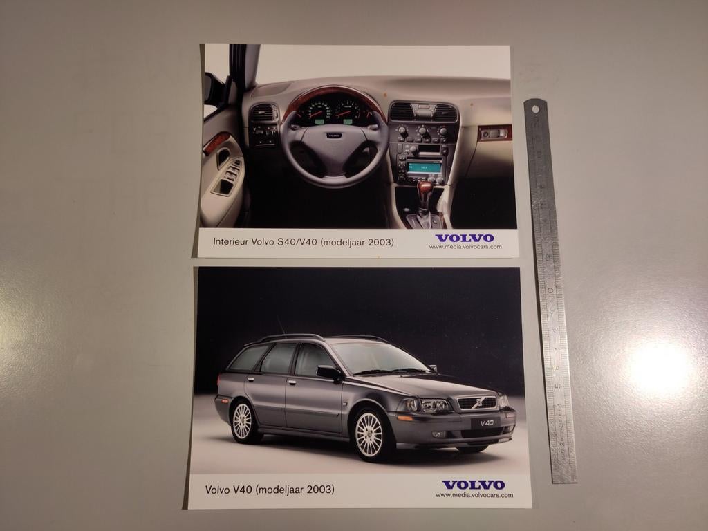 Volvo V40 S40 2003 persfoto 2 stuks (043), Auto diversen, Handleidingen en Instructieboekjes, Ophalen of Verzenden