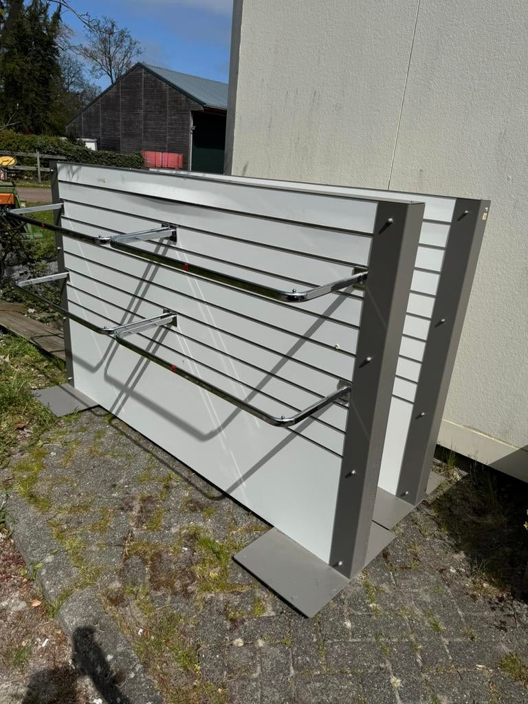 Slatwall meubel hangrek 8 stuks met beugels GRATIS, Ophalen, Gebruikt, ., .