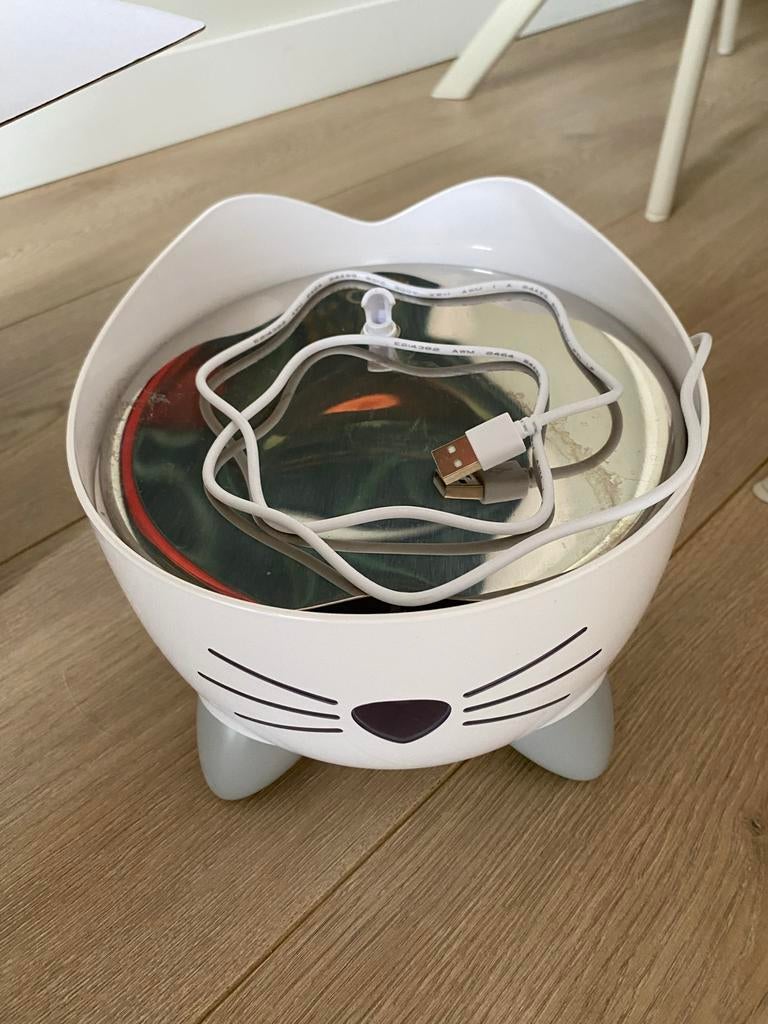 Zgn pixi drinkfontein incl filters, Dieren en Toebehoren, Katten-accessoires, Ophalen of Verzenden, Zo goed als nieuw