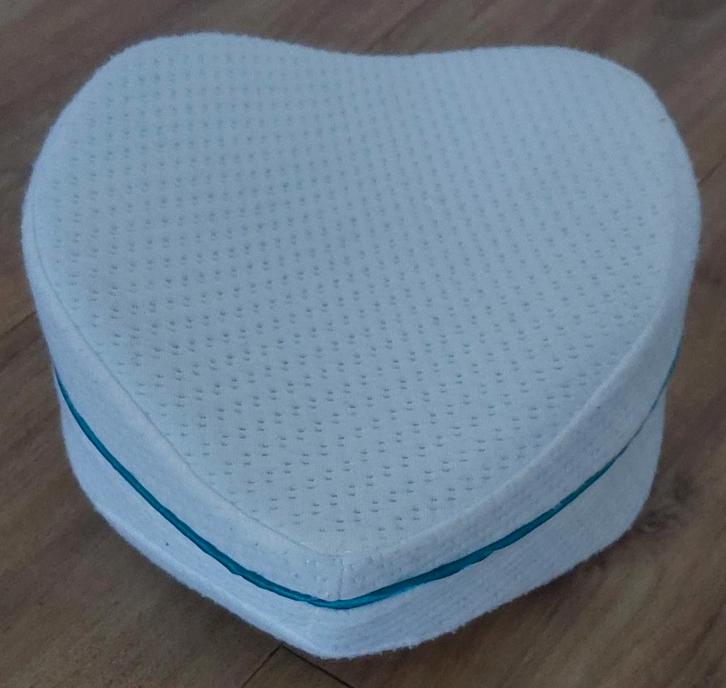 Kniekussen  /  Kussen /  Bed   Orthopedisch   ( z.g.a.n. ), Huis en Inrichting, Slaapkamer | Beddengoed, Zo goed als nieuw, Kussen