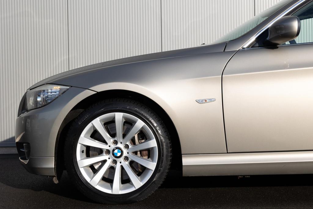 BMW 3 Serie 335i | NL-AUTO | NIEUWSTAAT | SCHUIFDAK | LEDER, Auto's, BMW, Automaat, Euro 5, Gebruikt, Bluetooth