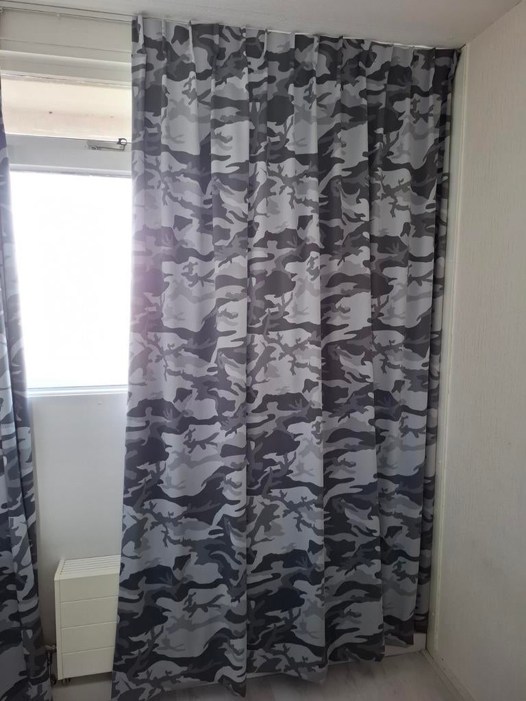 Grijze camouflage gordijnen verduisterend, Ophalen, 100 tot 150 cm, 200 cm of meer, Zo goed als nieuw