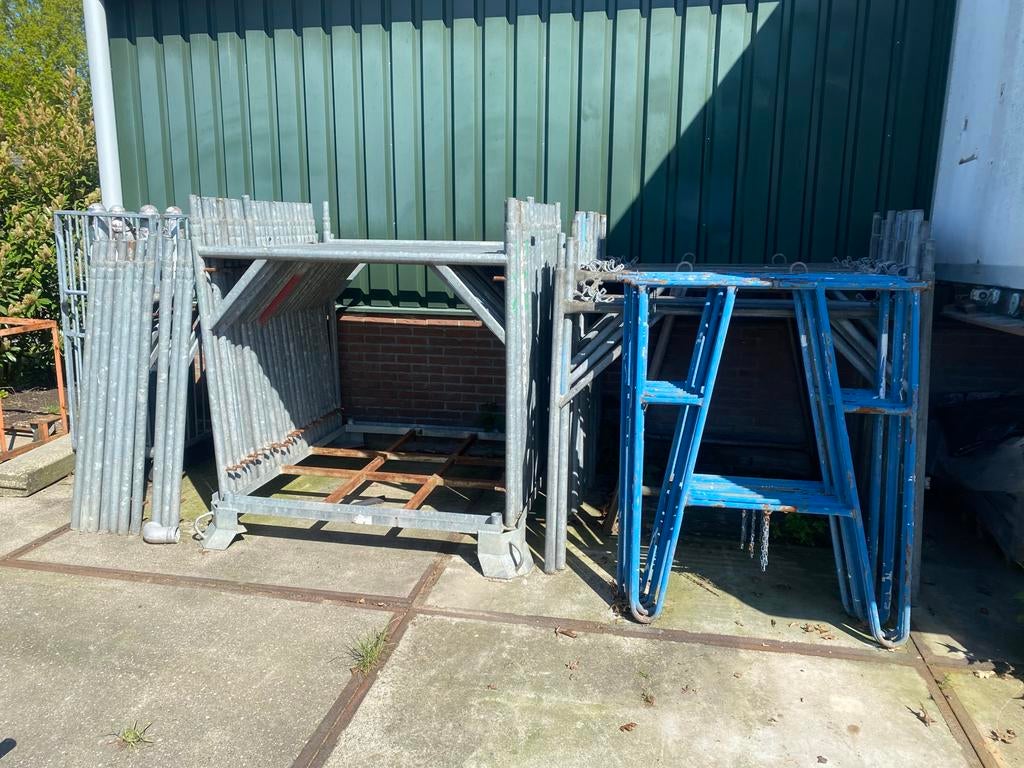 Te koop vaste steiger zelfbouw  kompleet met steigerplanken, Ophalen, Zo goed als nieuw, Gevelsteiger, 5 meter of hoger