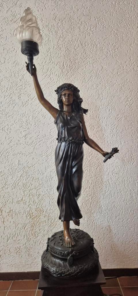 Grote bronzen schemerlamp, Ophalen
