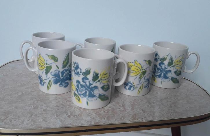 6 vintage mokken/bekers EIT Ltd. England, Huis en Inrichting, Keuken | Servies, Zo goed als nieuw, Aardewerk, Ophalen of Verzenden
