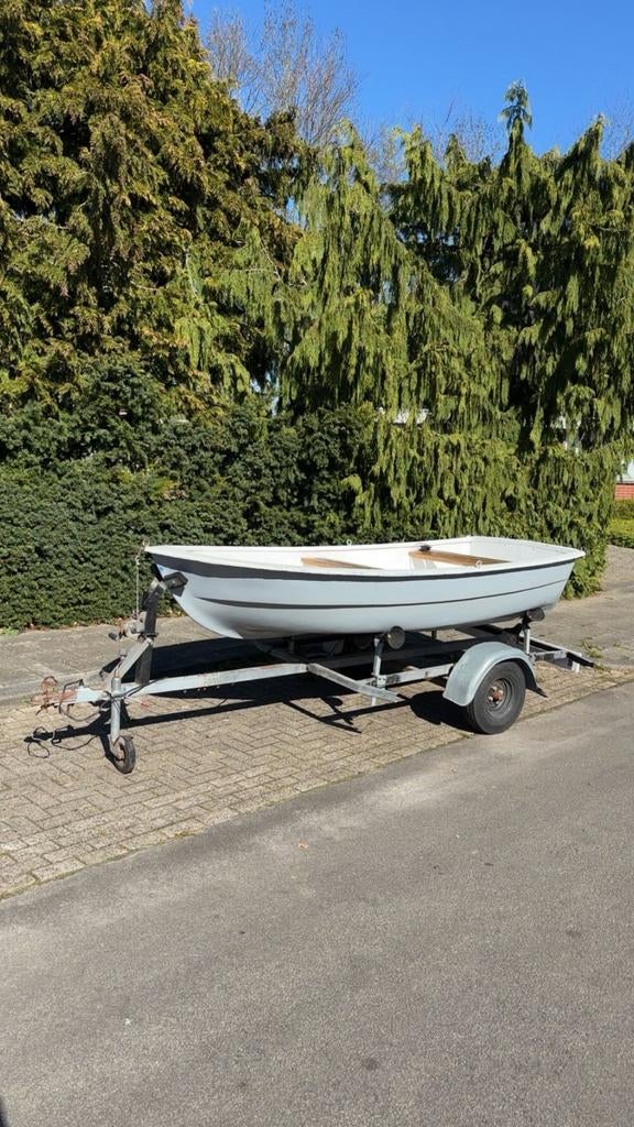 Mooie Polyester boot met degelijke trailer., Watersport en Boten, Ophalen, Zo goed als nieuw, Minder dan 10 pk, Tot 6 meter