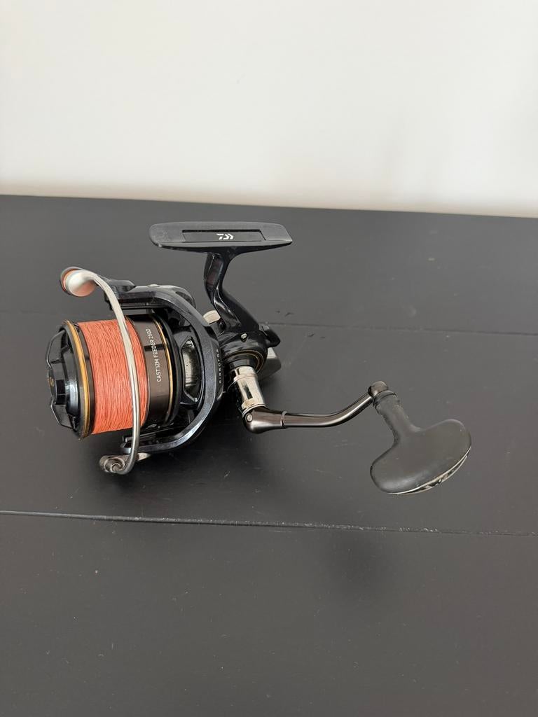 Te koop Daiwa Cast'izm Feeder 25QD molen, Ophalen of Verzenden, Zo goed als nieuw, Molen