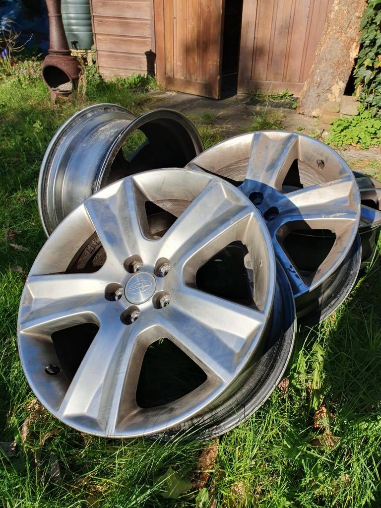 Subaru vier 17 inch velgen 7JJ, Ophalen