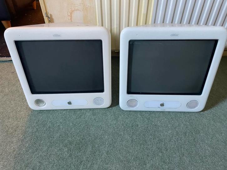 Twee Apple eMac computers - Vintage Desktop PC's, Computers en Software, Desktop Pc's, Gebruikt, Onbekend, Ophalen