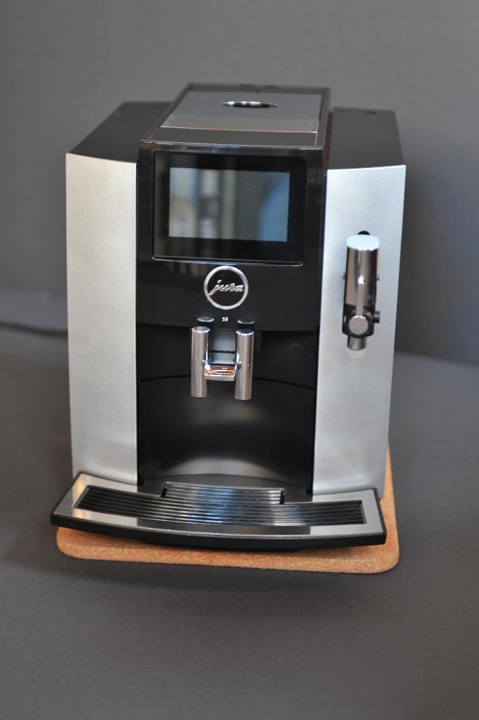 Koffiemachine Jura S8, Witgoed en Apparatuur, Koffiezetapparaten, Zo goed als nieuw, Gemalen koffie, Koffiemachine, 10 kopjes of meer
