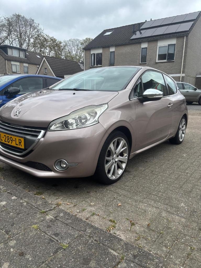 Peugeot 208 1.6 THP 115KW 3-D 2012 Grijs, Auto's, Zwart, Leder en Stof, 49 €/maand, Particulier