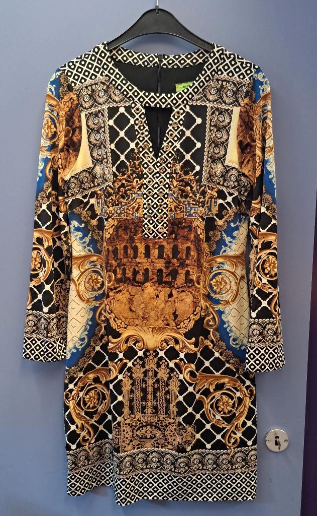 K-Design jurk zwart goud blauw barokprint chic – M art 49446, Kleding | Dames, Jurken, Zo goed als nieuw, Maat 38/40 (M), Bruin