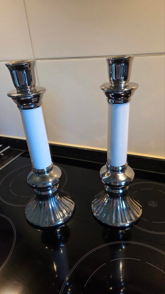 2 Richmond Kandelaars - Elegant en Tijdloos, 25 tot 50 cm, Wit, Ophalen of Verzenden, Zo goed als nieuw