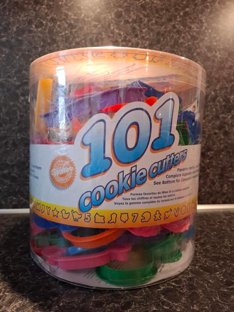 Grote doos koekuitstekers/koekvormpjes van Wilton, Ophalen of Verzenden, Zo goed als nieuw, Taarten of Cupcakes, Bakvorm