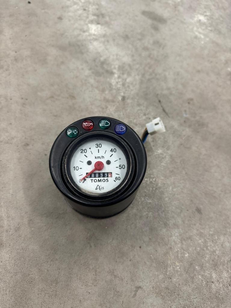 Tomos onderdelen: voorvork, frame met papieren, snelheidsmet, Ophalen of Verzenden, Gebruikt, Frame, Tomos