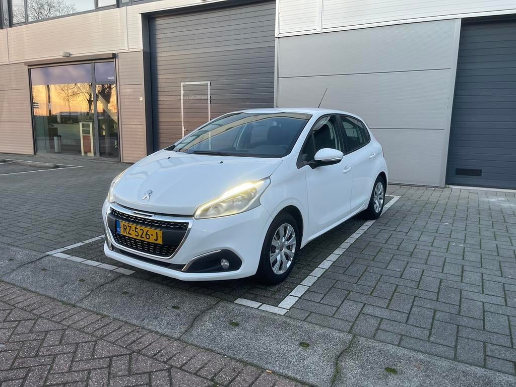 Peugeot 208 1.2 NIEUW MOTORBLOK 2018 Wit APK 2027!!, Auto's, Peugeot, Particulier, 360° camera, 4x4, Aangepast voor mindervaliden