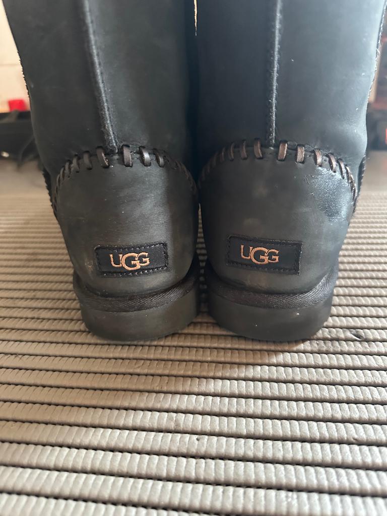 Uggs heren 44, Zwart, Boots, Ophalen of Verzenden, Zo goed als nieuw
