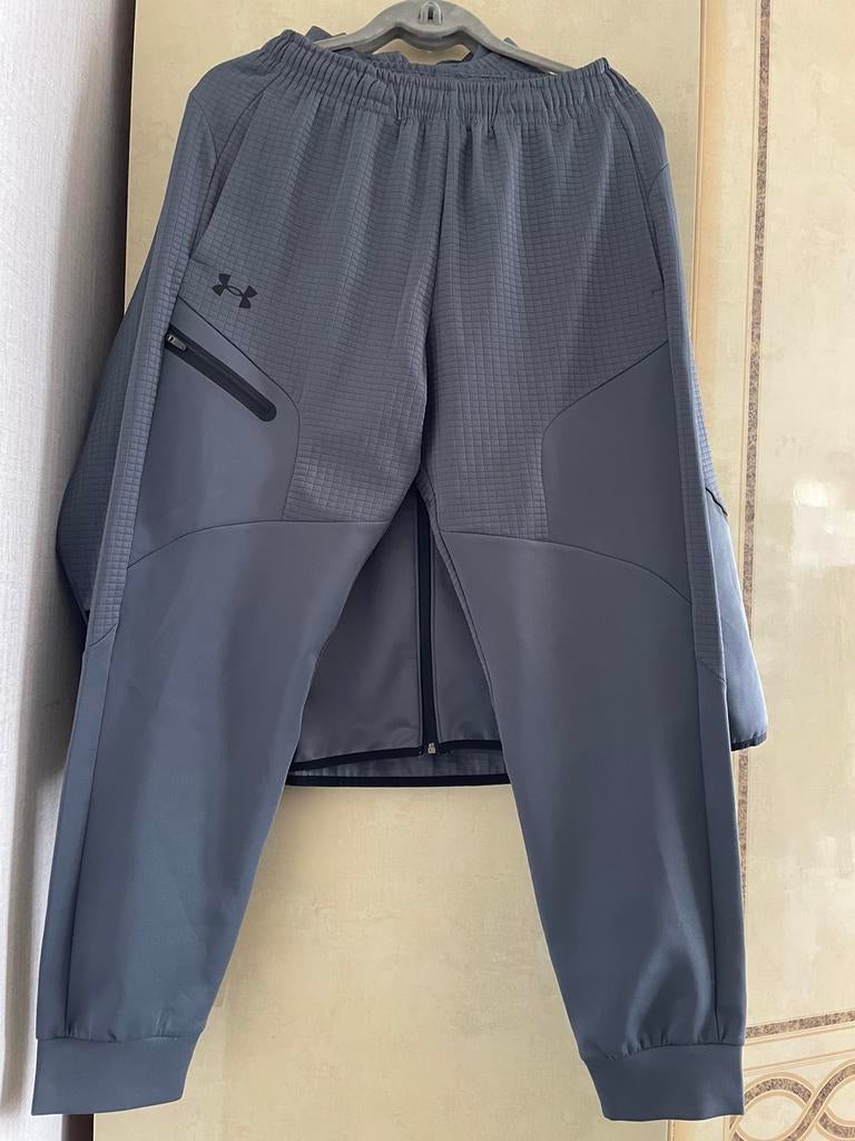 Under armour pak, Kleding | Heren, Sportkleding, Maat 48/50 (M), Nieuw, Ophalen of Verzenden, Grijs