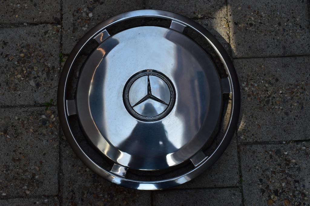 1 originele wieldop Mercedes Benz O 404 Mannheim 22,5 inch, Ophalen of Verzenden, Zo goed als nieuw