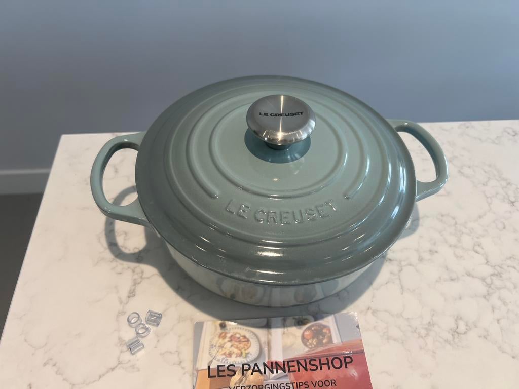 Lage braadpan van Le Creuset, 24 cm Sea Salt, Gebruikt, Gietijzer, Ophalen of Verzenden, Keramische plaat