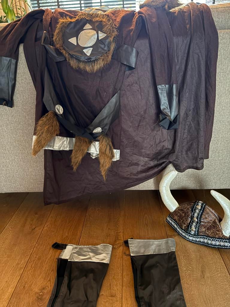 Carnaval Vikingpak met Muts - Compleet!, Maat 38/40 (M), Carnaval, Ophalen of Verzenden, Kleding