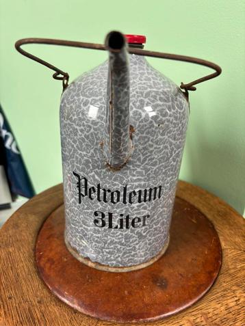 Antieken petroleum kan 3 liter beschikbaar voor biedingen