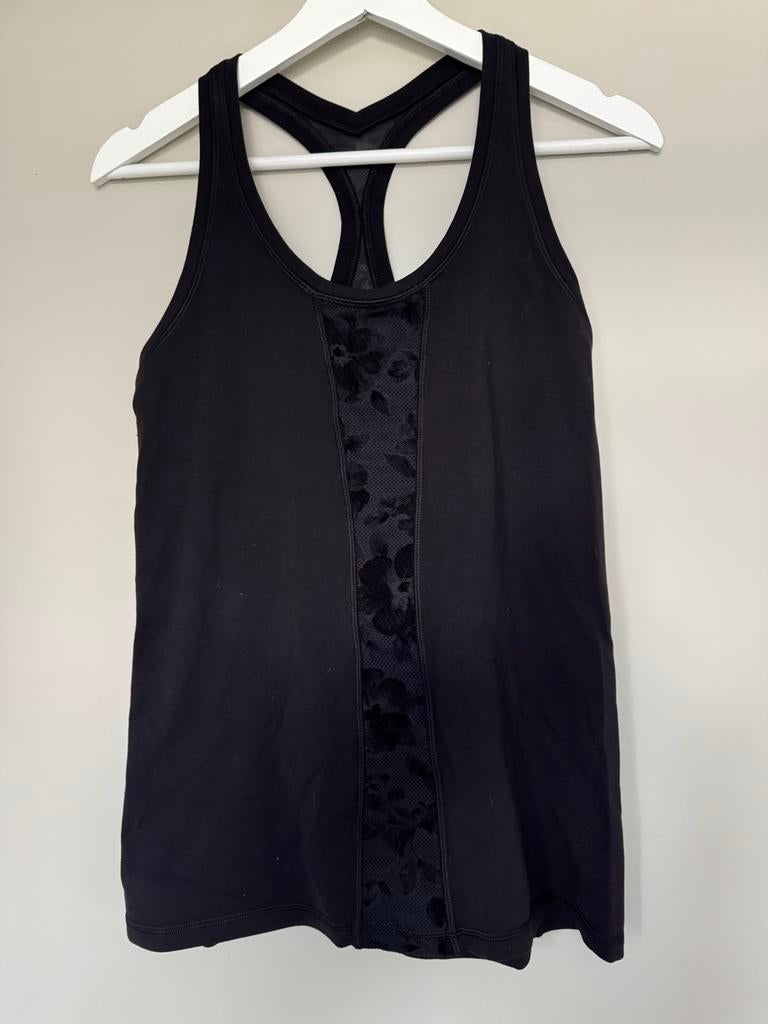 Lululemon Cool Racerback Flocked Top, Kleding | Dames, Sportkleding, Zo goed als nieuw, Yoga, Maat 42/44 (L), Zwart, Ophalen of Verzenden