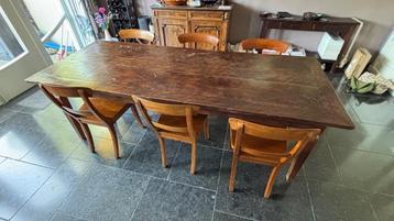Teakhouten tafel met 6 stoelen beschikbaar voor biedingen