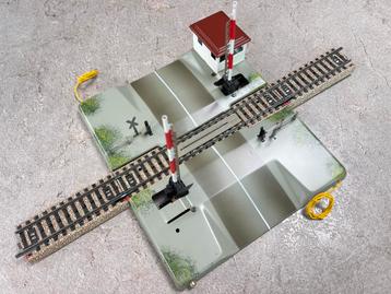 ** NIEUWSTAAT ** Märklin 7192 ** Overweg M-Rail ** beschikbaar voor biedingen