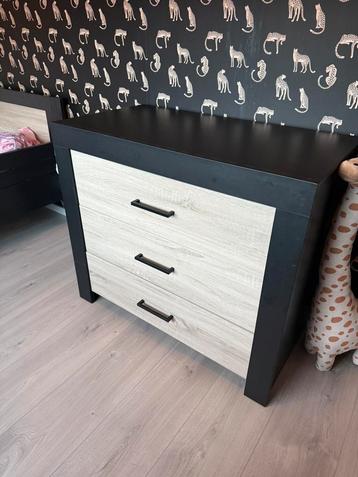 Commode zwart beschikbaar voor biedingen