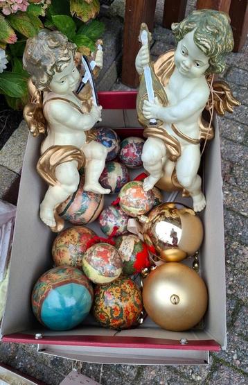 2 engelen en leuke kerstballen beschikbaar voor biedingen
