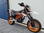 KTM 690 SMC-R 2017 Akrapovic - Supermoto in topconditie!, Motoren, Motoren | KTM, Particulier, Minimaal motorrijbewijs A2, Sportuitlaat