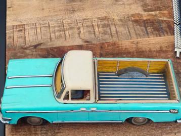 Antiek blikken speelgoed auto beschikbaar voor biedingen