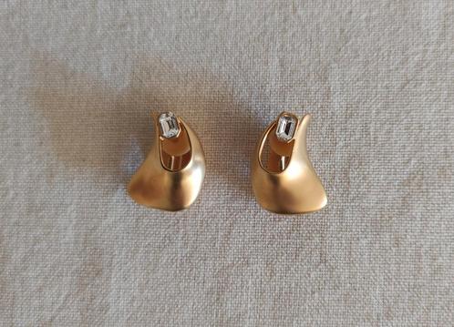Vintage goudkleurige clip oorbellen., Sieraden, Tassen en Uiterlijk, Oorbellen, Zo goed als nieuw, Overige materialen, Goud, Ophalen of Verzenden