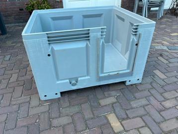 Werpkist voor (middel) grote honden beschikbaar voor biedingen