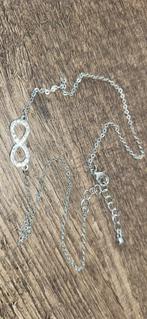 Zilverkleurige ketting met infinity teken, Ophalen of Verzenden, Gebruikt, Zilver, Overige materialen