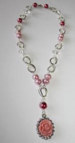 leuke ketting met parels en cabuchon met oud-roze roosje, Nieuw, Ophalen of Verzenden, Roze, Met hanger