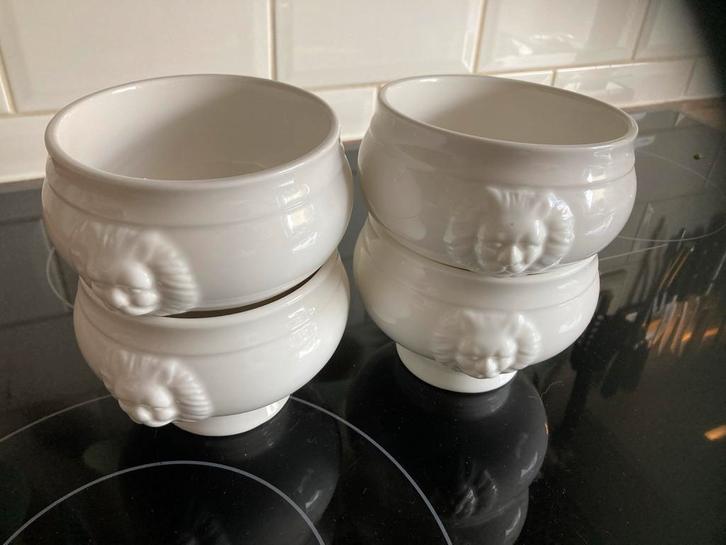 4 Soepkommen met Leeuwenkop, Huis en Inrichting, Keuken | Servies, Zo goed als nieuw, Overige typen, Overige stijlen, Aardewerk
