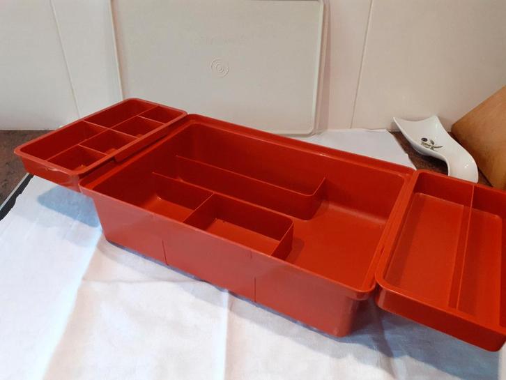 Tupperware jaren 70 doos organizer oranje, Hobby en Vrije tijd, Naaien en Fournituren, Zo goed als nieuw, Overige typen, Ophalen of Verzenden