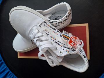 Splinter nieuwe witte Vans Pride Love sneakers maat 39. Orig beschikbaar voor biedingen
