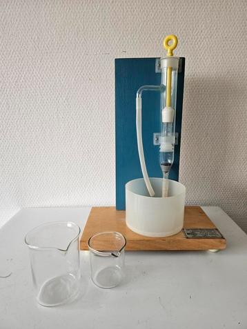 Labatorium set uit klaslokaal beschikbaar voor biedingen